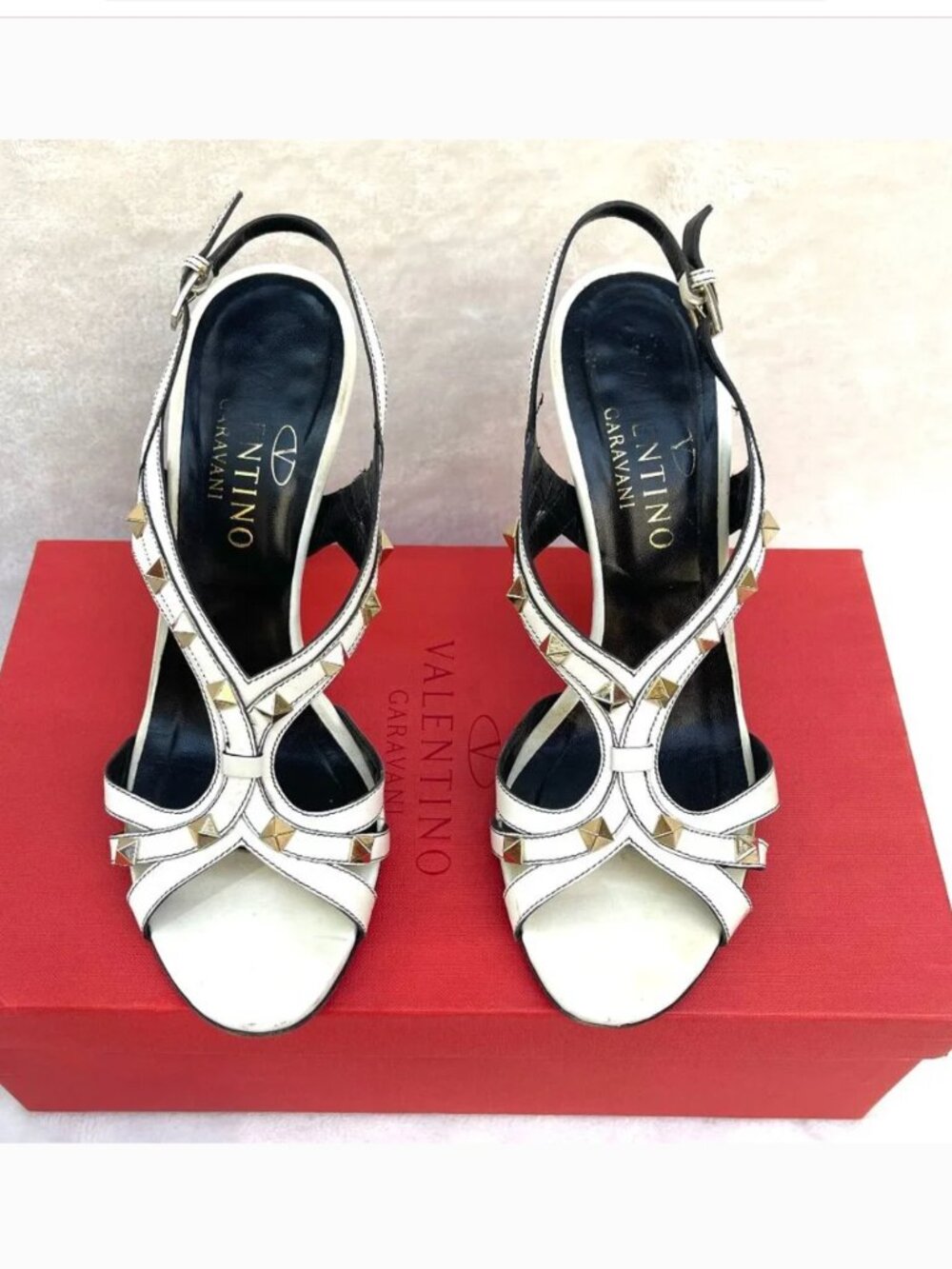Valentino Studded White leatjer heels sandals